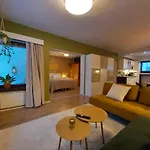 Апартаменты Aalto, Quiet Row House With Infrared Sauna Рованиеми